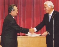 �i���j�}����